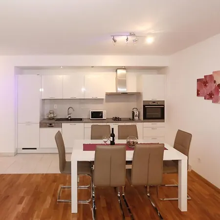 Apartment Miki *